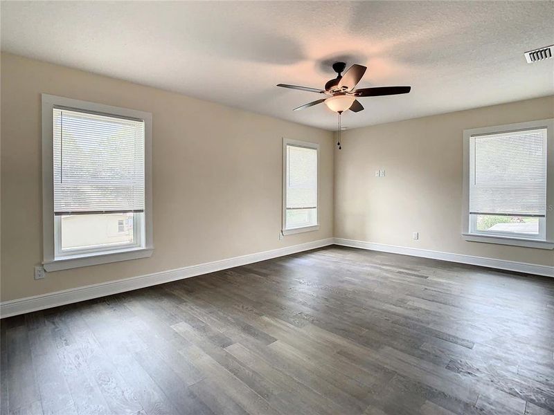 Spacious, unfurnished interior of a new home in , Tampa (Image 44).
