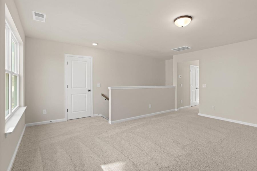 Spacious, unfurnished interior of a new home in Greenrich Mill, Simpsonville (Image 23).