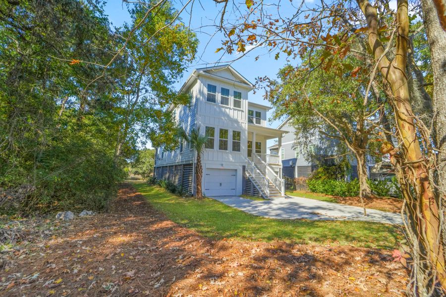 Exterior details and patio area of a home in , Charleston (Image 32).