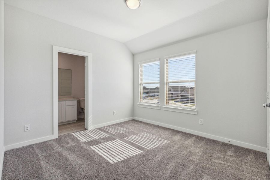 Spacious, unfurnished interior of a new home in Trinity Ranch, Elgin (Image 27).