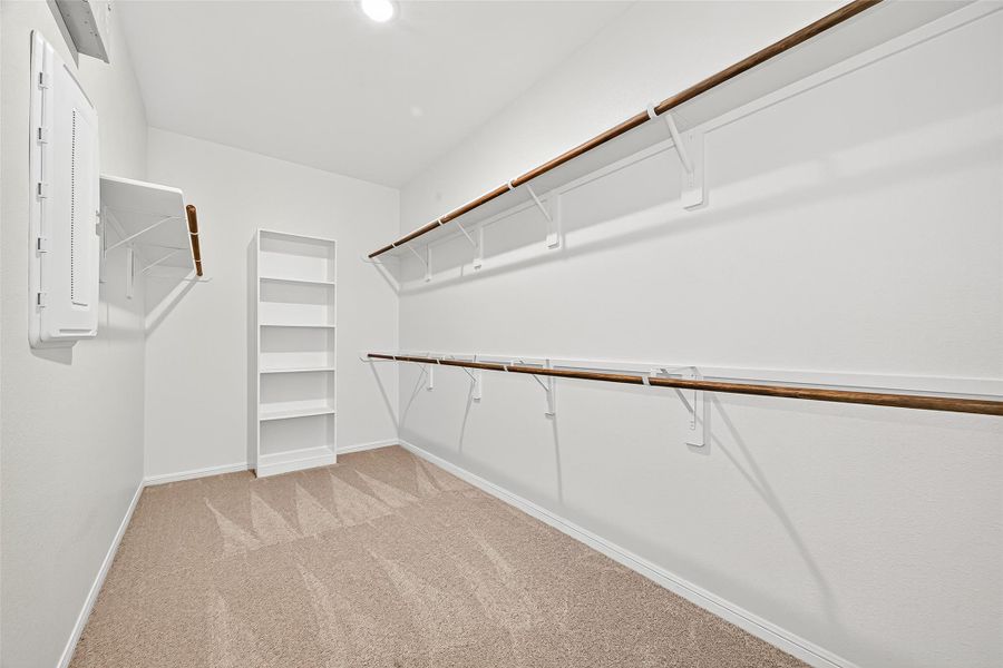 Spacious, unfurnished interior of a new home in Sunterra, Katy (Image 38). Spacious, unfurnished interior of a new home in Sunterra, Katy (Image 38).