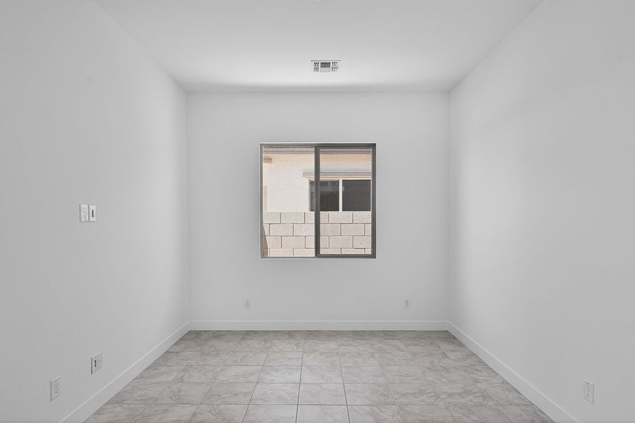 Spacious, unfurnished interior of a new home in Estrella, Goodyear (Image 19).