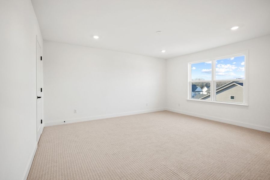 Spacious, unfurnished interior of a new home in Forest Creek, Waxhaw (Image 43).