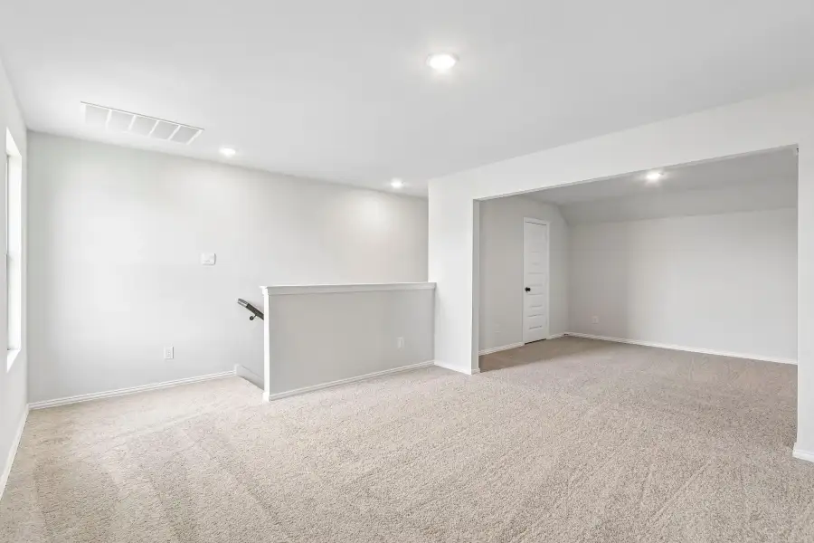 Spacious, unfurnished interior of a new home in Rolling Ridge, Van Alstyne (Image 16). Spacious, unfurnished interior of a new home in Rolling Ridge, Van Alstyne (Image 16).