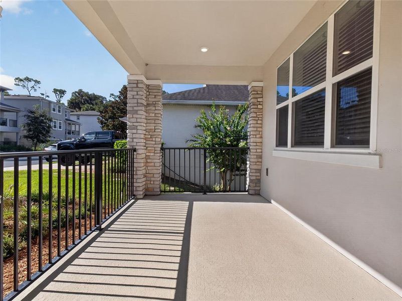 Exterior details and patio area of a home in Dora Parc, Mount Dora (Image 3).