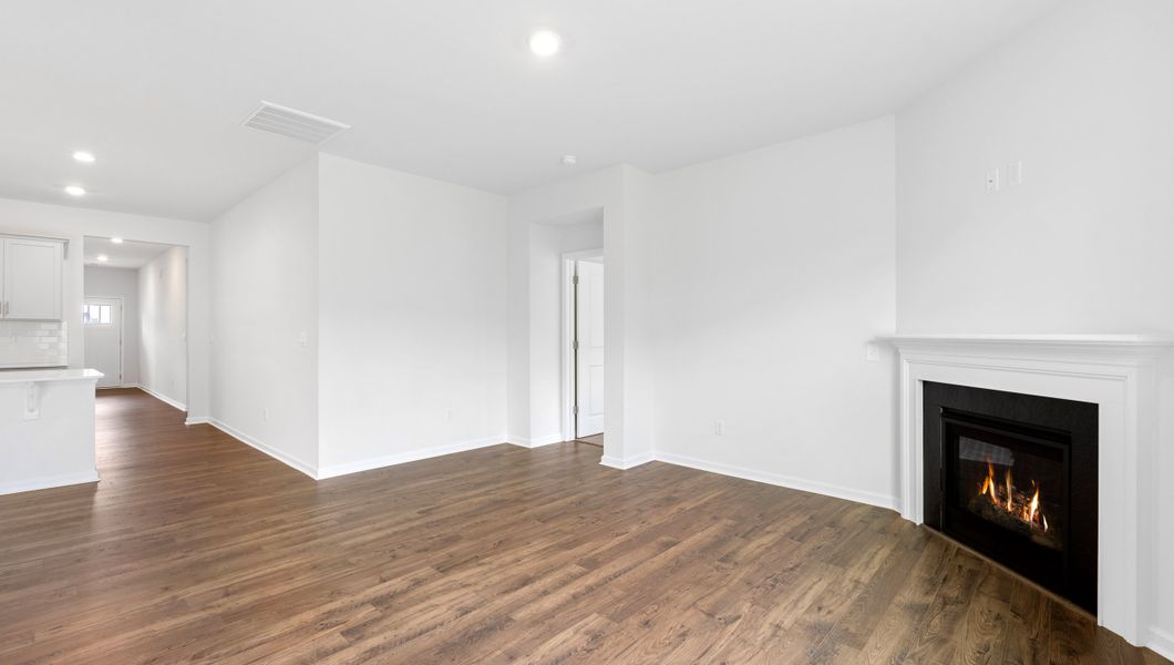 Spacious, unfurnished interior of a new home in Sage Grove, Lyman (Image 18).