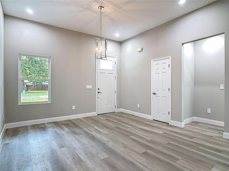 Spacious, unfurnished interior of a new home in , Deland (Image 37).