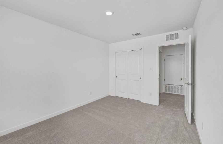 Spacious, unfurnished interior of a new home in Santa Rita Ranch, Liberty Hill (Image 25).