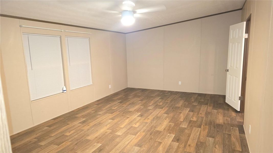 MAIN BEDROOM MAIN BEDROOM