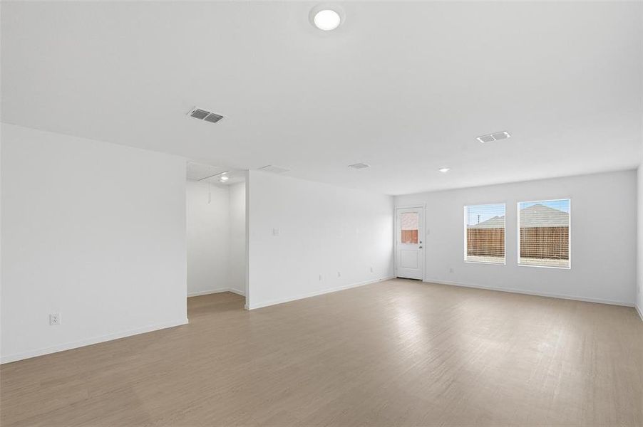 Spacious, unfurnished interior of a new home in Verandah, Royse City (Image 12).