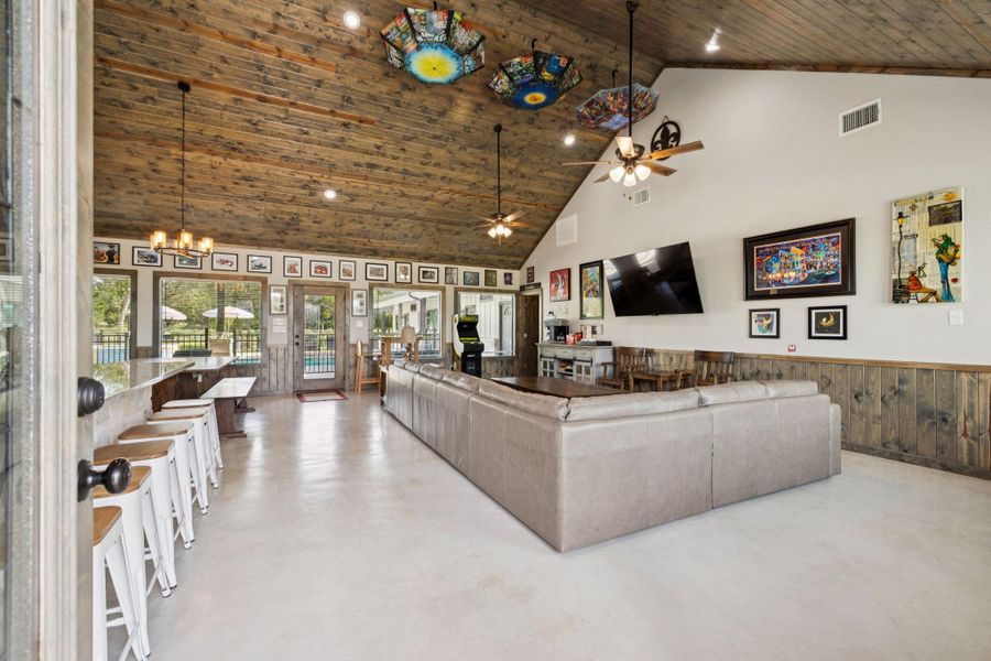 New Orleans themed decor includes live art! New Orleans themed decor includes live art!