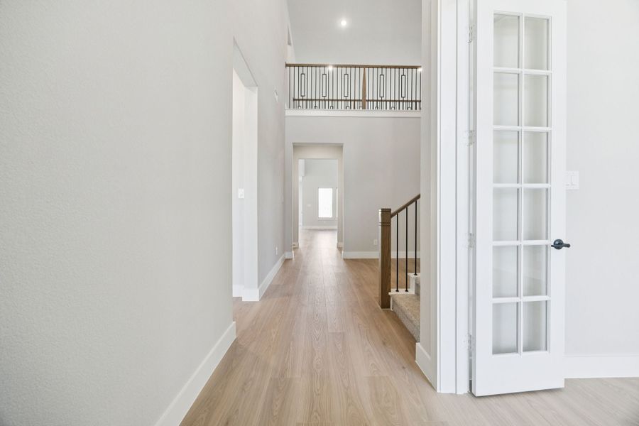 Spacious, unfurnished interior of a new home in Painted Tree Lakeside, McKinney (Image 28).