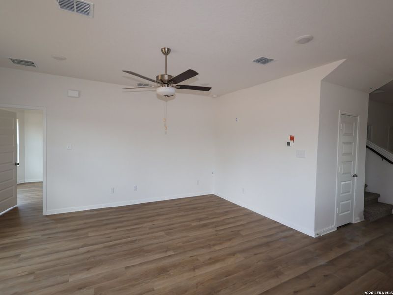 Spacious, unfurnished interior of a new home in Cinco Lakes, San Antonio (Image 14). Spacious, unfurnished interior of a new home in Cinco Lakes, San Antonio (Image 14).