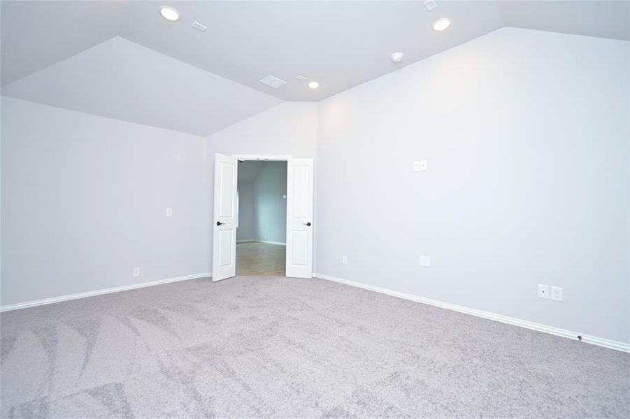 Spacious, unfurnished interior of a new home in Coyote Crossing, Godley (Image 35).