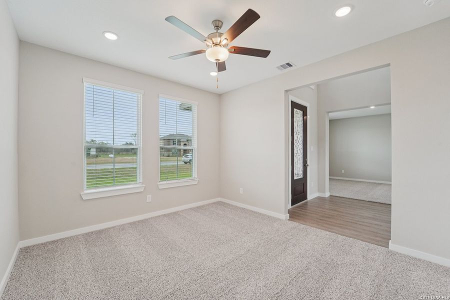 Spacious, unfurnished interior of a new home in Alamo Estates, San Antonio (Image 21).