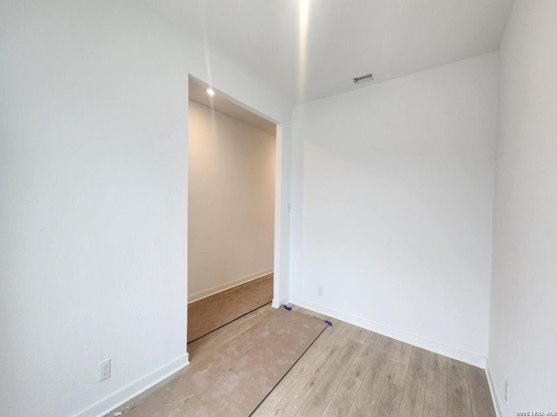 Spacious, unfurnished interior of a new home in , San Antonio (Image 6).