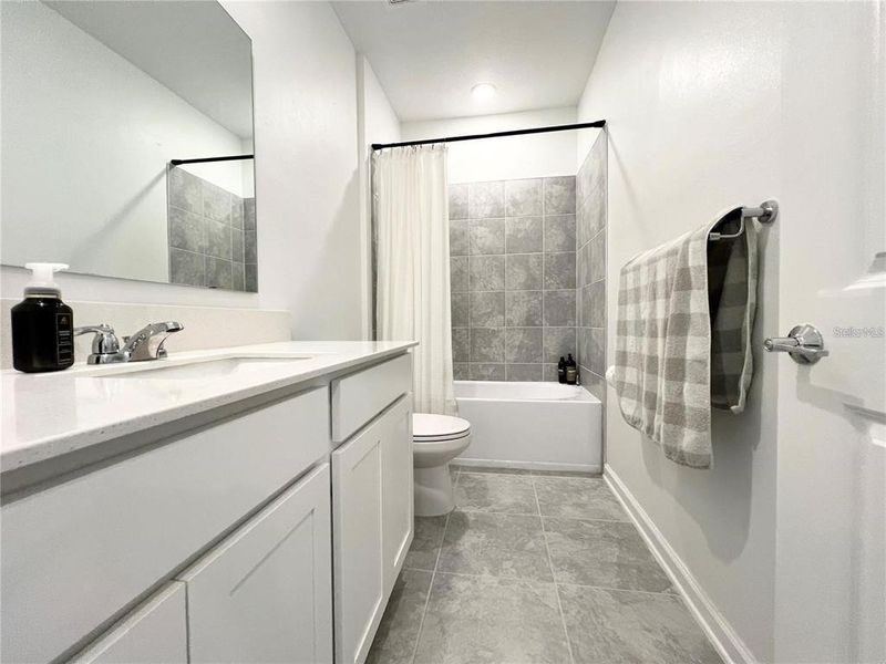 Furnished interior view inside a new home in , Clermont (Image 36).