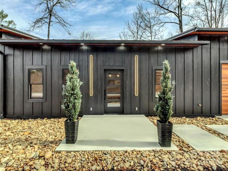 Exterior details and patio area of a home in , Clyde (Image 26).