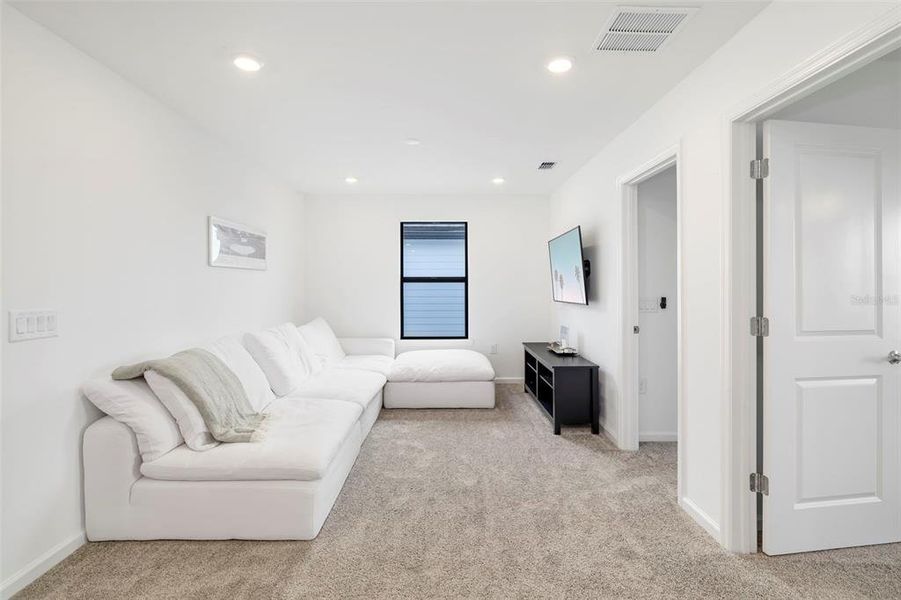 Furnished interior view inside a new home in , Bradenton (Image 46).