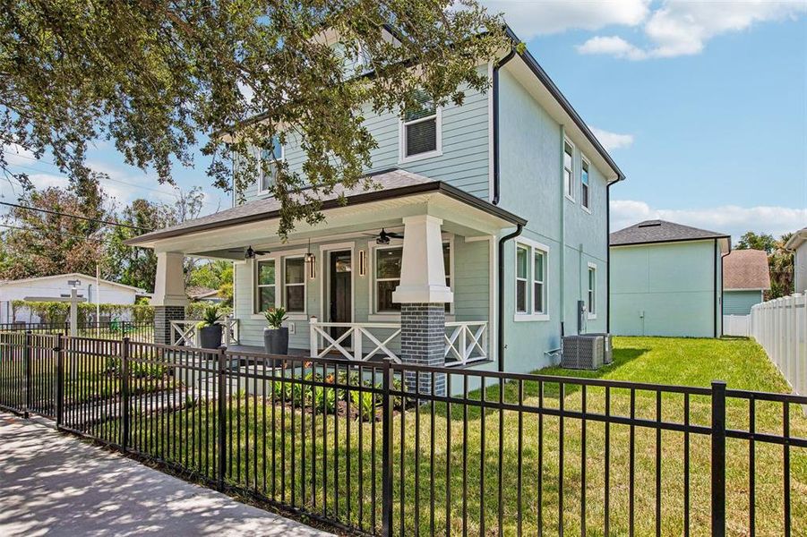 Exterior details and patio area of a home in , Tampa (Image 26).