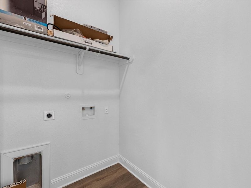 Spacious, unfurnished interior of a new home in , Galveston (Image 26).