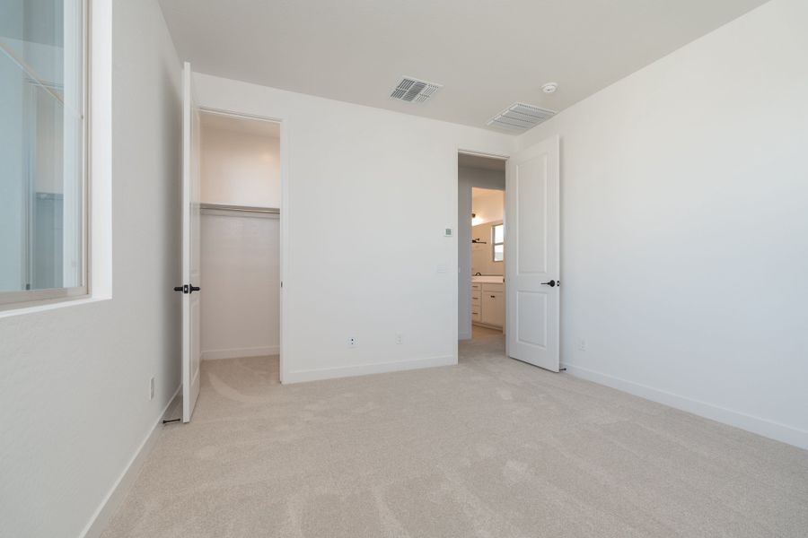 Spacious, unfurnished interior of a new home in Soleo, San Tan Valley (Image 14).