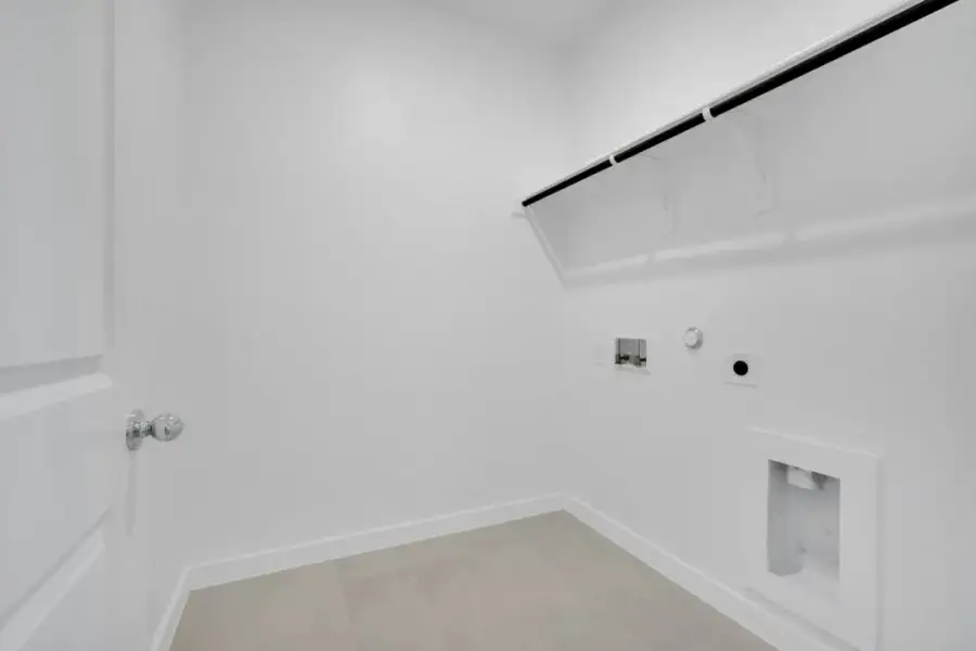 Representative unfurnished interior of a home built from the The Amherst by Lillian Custom Homes in Freeman Farm, Kaufman (Image 47).