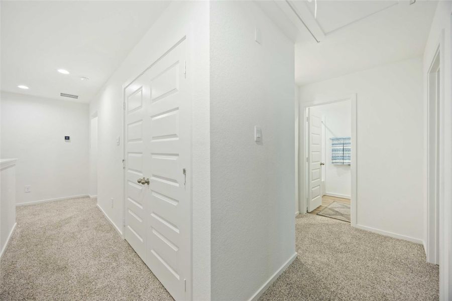 Spacious, unfurnished interior of a new home in Alaia Crossing, Houston (Image 21).