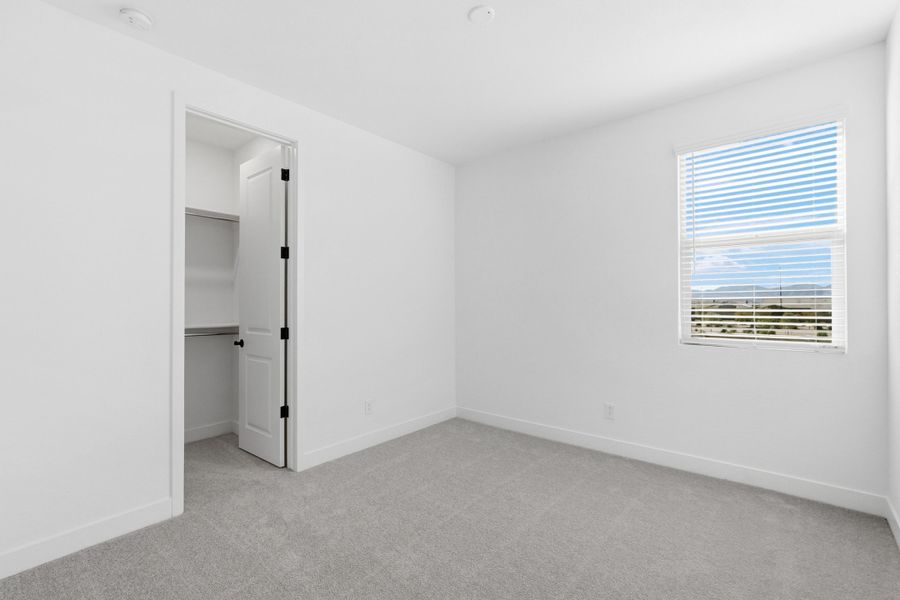 Spacious, unfurnished interior of a new home in Artisan at Asante, Surprise (Image 33).