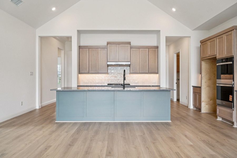 Furnished interior view inside a new home in Sienna 65', Missouri City (Image 9).