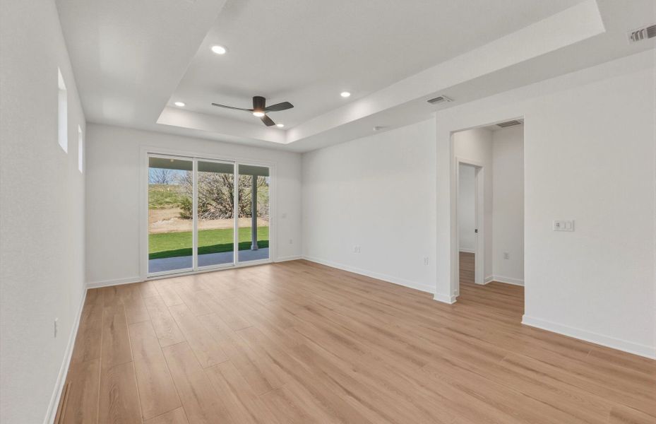 Spacious, unfurnished interior of a new home in Sun City Texas, Georgetown (Image 33).