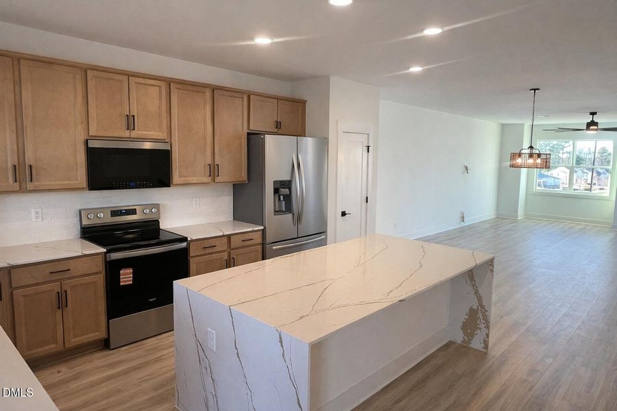 55258970-2450-4832-986A-670A465AFF7A 55258970-2450-4832-986A-670A465AFF7A