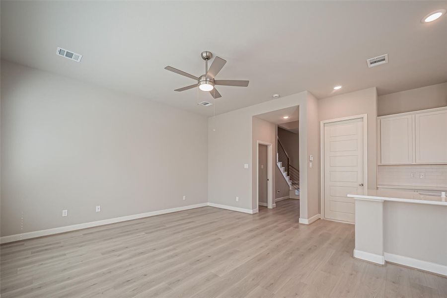 Spacious, unfurnished interior of a new home in Regents Court, Houston (Image 22).