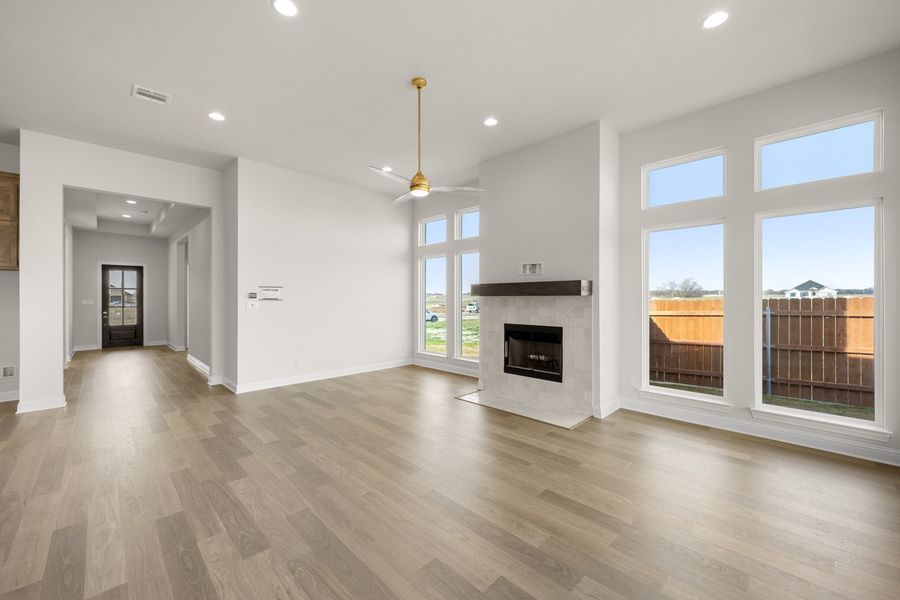 Spacious, unfurnished interior of a new home in Bull Hide Estates, Hewitt (Image 23).