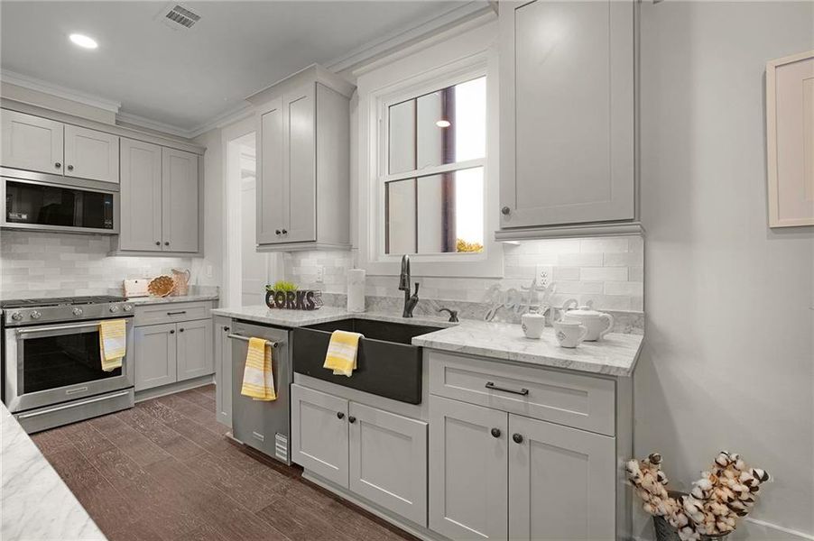 Furnished interior view inside a new home in , Jasper (Image 11).