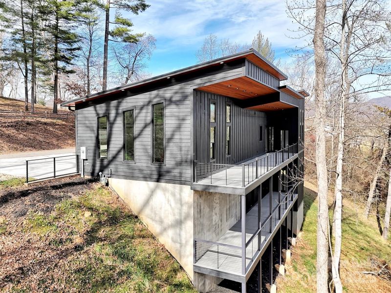 Exterior details and patio area of a home in , Clyde (Image 28).
