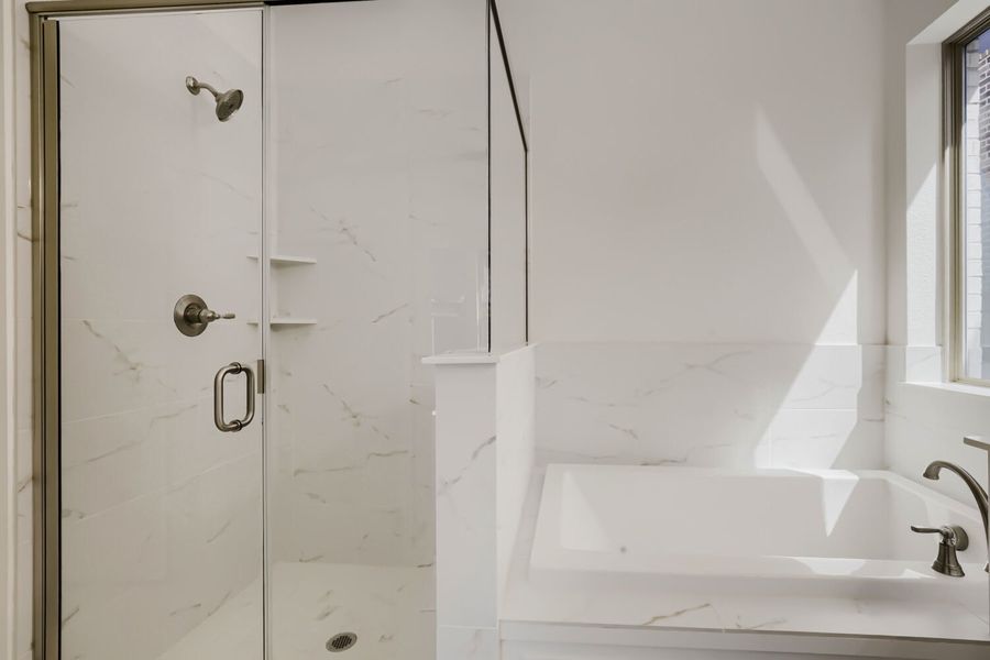 826 Stone Grove - Primary Bathroom 826 Stone Grove - Primary Bathroom