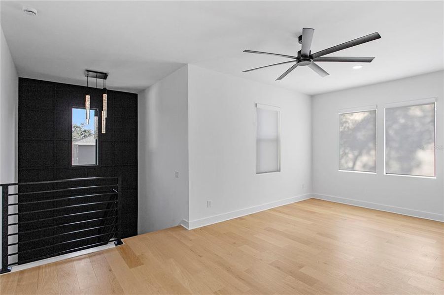 Spacious, unfurnished interior of a new home in , Tampa (Image 27).