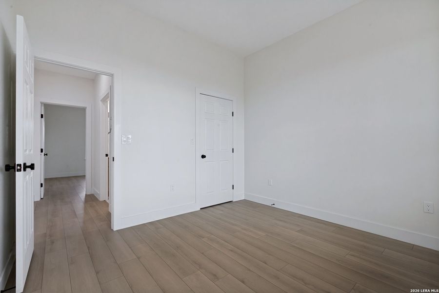 Spacious, unfurnished interior of a new home in , Atascosa (Image 21).
