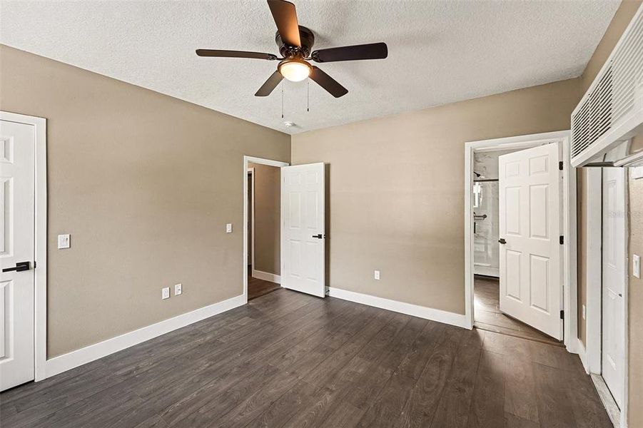Spacious, unfurnished interior of a new home in , Clearwater (Image 13).