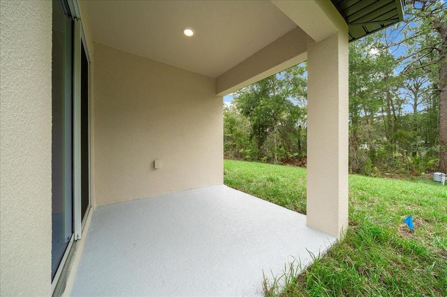 Exterior details and patio area of a home in , Weeki Wachee (Image 28).