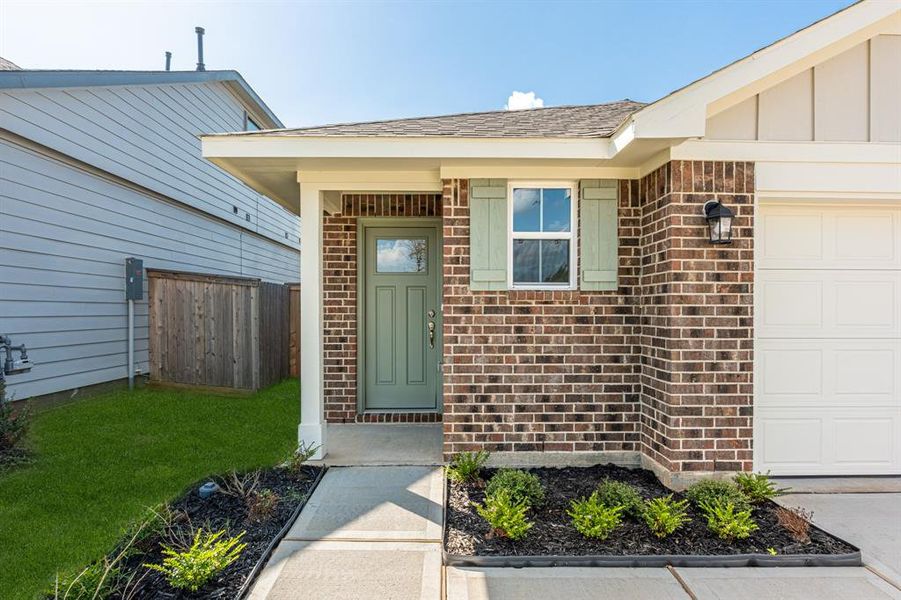 Exterior details and patio area of a home in Stonebrooke, Conroe (Image 3). Exterior details and patio area of a home in Stonebrooke, Conroe (Image 3).