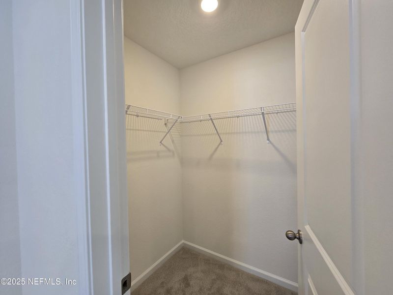 Spacious, unfurnished interior of a new home in Hyland Trail, Green Cove Springs (Image 25).