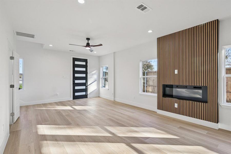 Foyer entrance featuring light wood-type flooring, recessed lighting, and ceiling fan