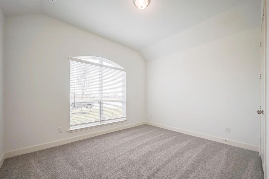 Spacious, unfurnished interior of a new home in Lago Mar, Texas City (Image 37).