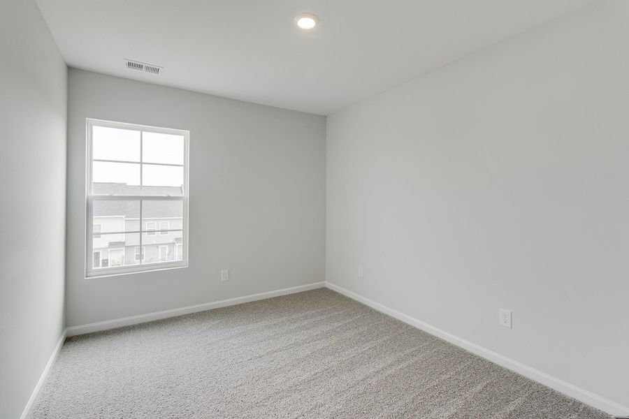 Spacious, unfurnished interior of a new home in Astoria, Columbia (Image 24).