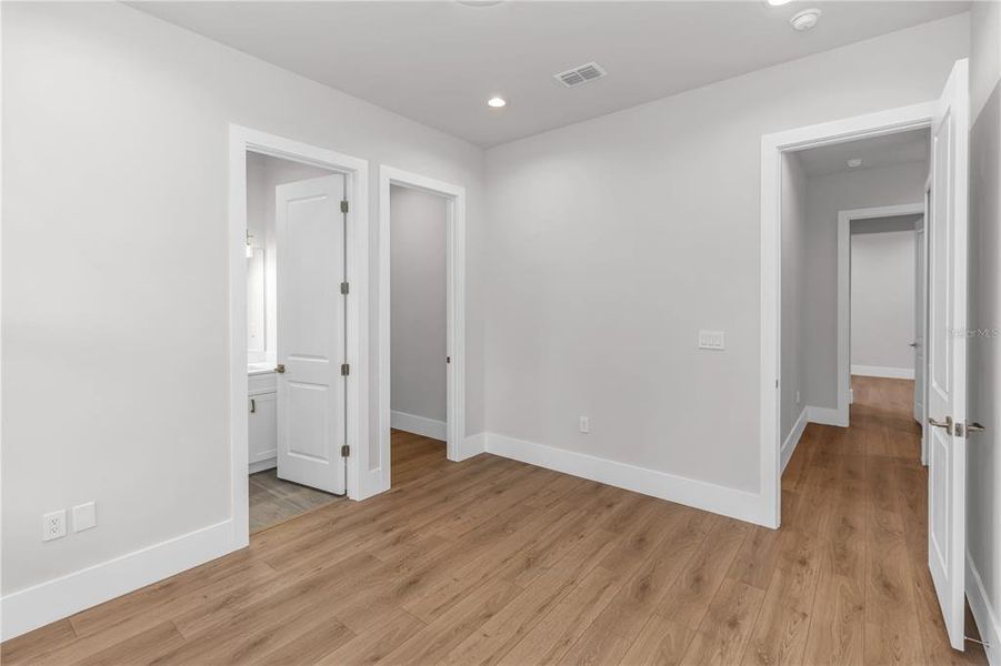Spacious, unfurnished interior of a new home in , Winter Park (Image 43).