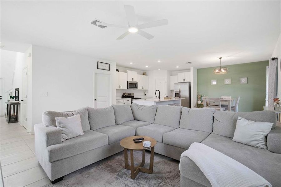 Furnished interior view inside a new home in , Bradenton (Image 9).