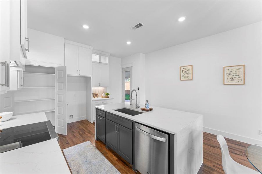 Furnished interior view inside a new home in , Glenn Heights (Image 15). Furnished interior view inside a new home in , Glenn Heights (Image 15).