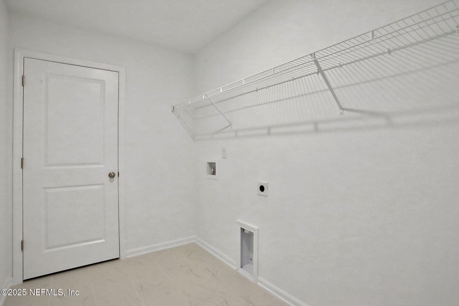 Spacious, unfurnished interior of a new home in Wilford Oaks, Orange Park (Image 39).